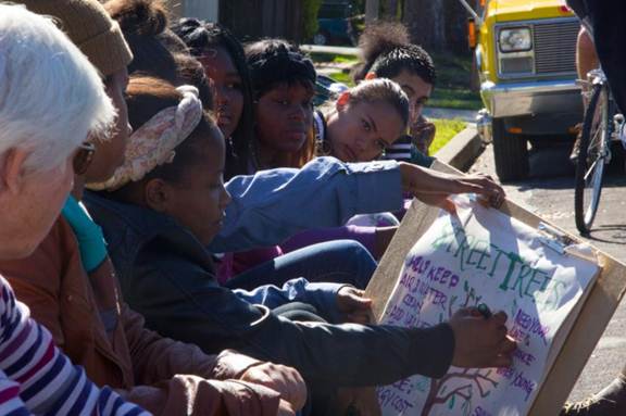 http://richmondconfidential.org/wp-content/uploads/2012/11/kidsoncurb1-1024x682.jpg